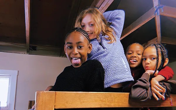 Kids explore the great outdoors with sleep-away programs!